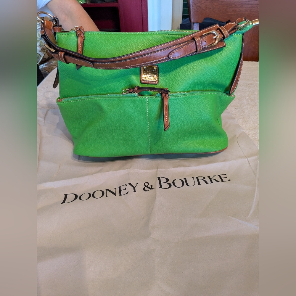 Dooney & Bourke Bright Green Shoulder Bag. Brand New - Picture 4 of 4